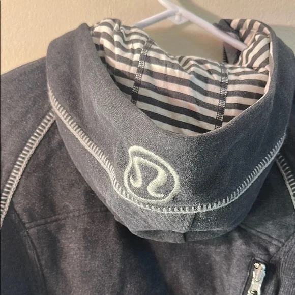 Lululemon Athletica Rare Special Edition - Picture 7 of 9